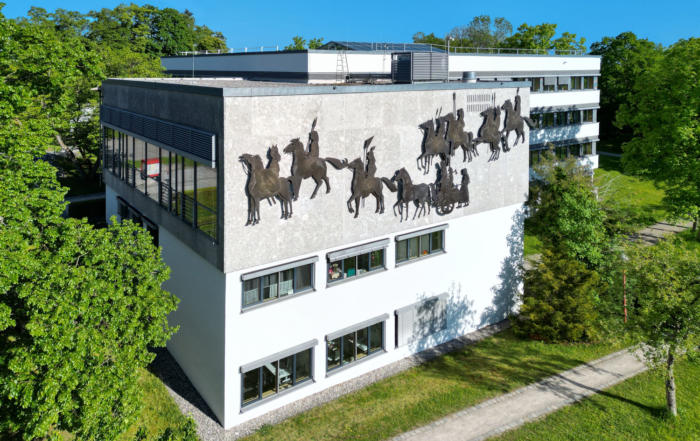 drohne-oberbaching-kunstambau-muenchen.weiß